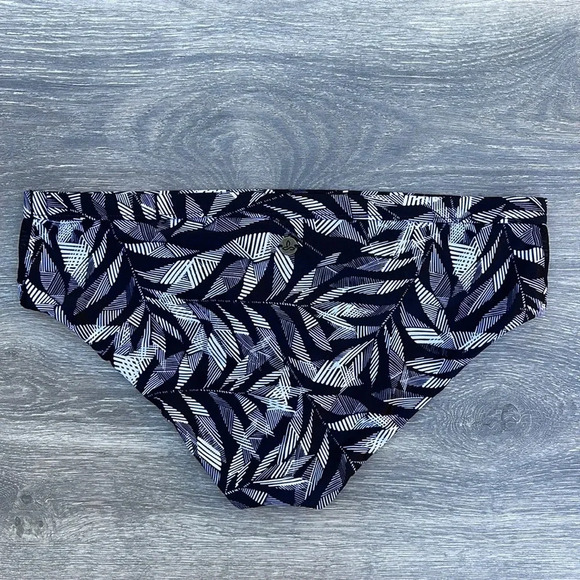 PrAna Marina Top (D-Cup) & Chambra Bottoms, black springtime - Picture 10 of 15